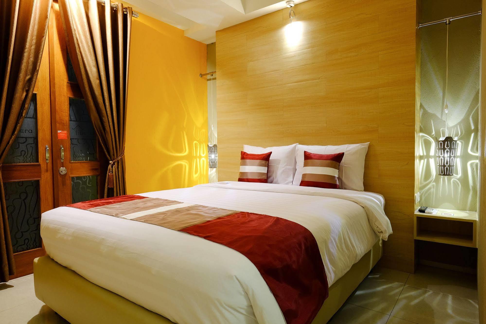 Tibera Hotel Ciumbuleuit Bandung Esterno foto