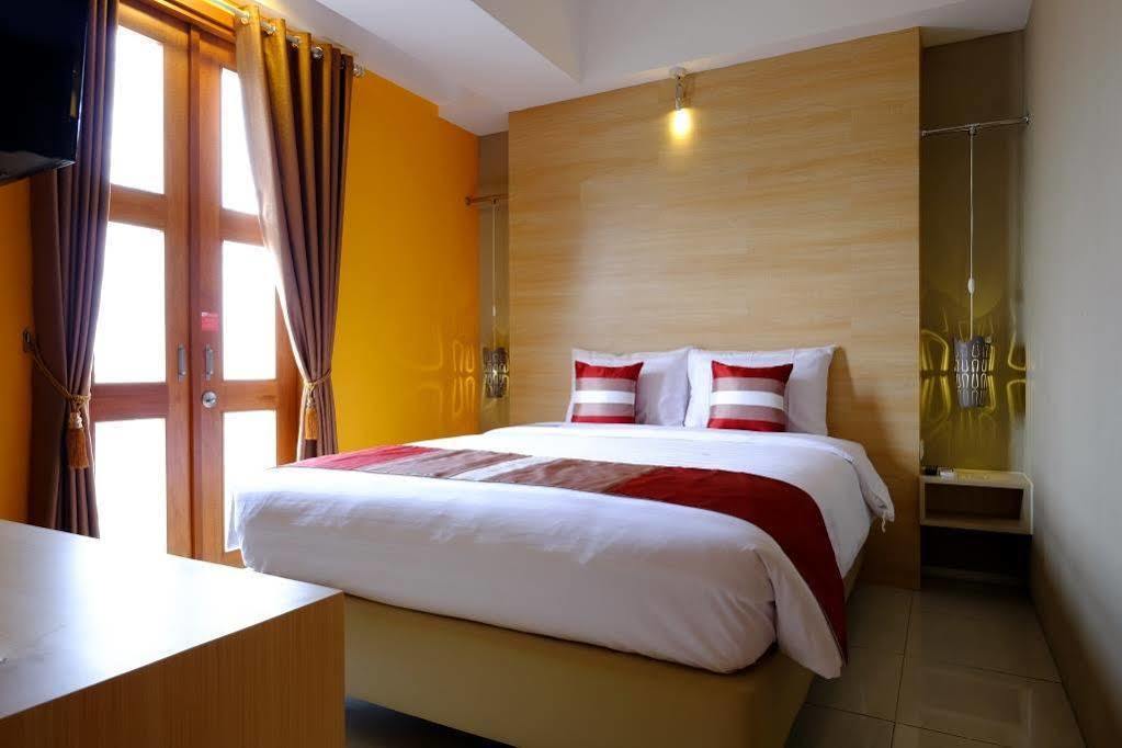 Tibera Hotel Ciumbuleuit Bandung Esterno foto